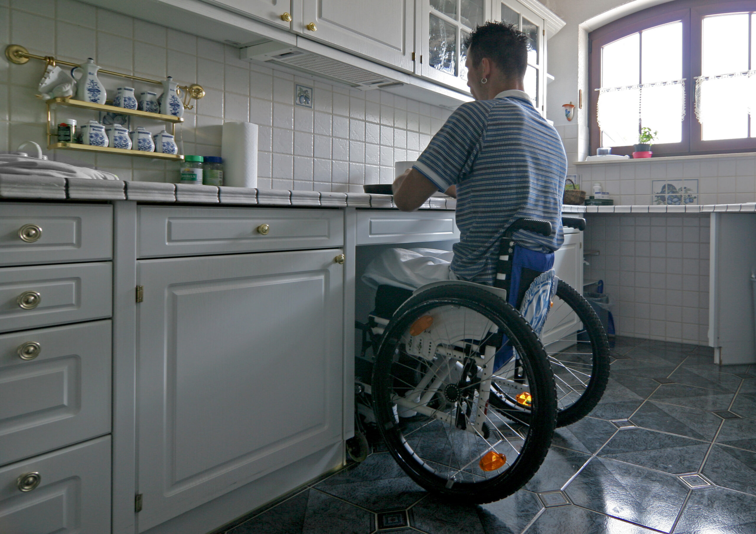 Wheelchair accessible kitchen